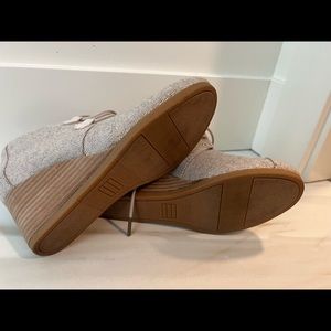 Tom’s lace up booties